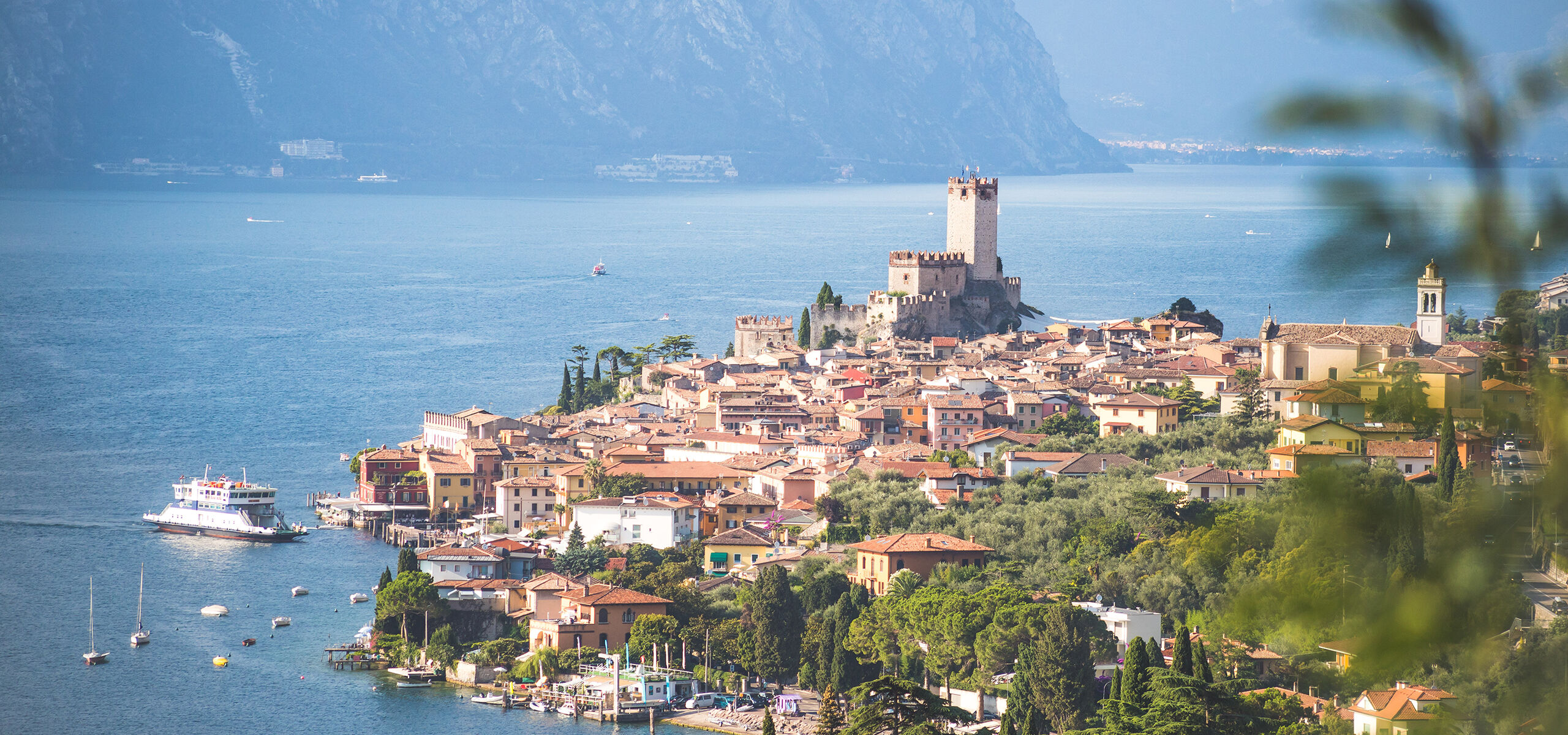 Visitare i borghi sul Garda in battello 