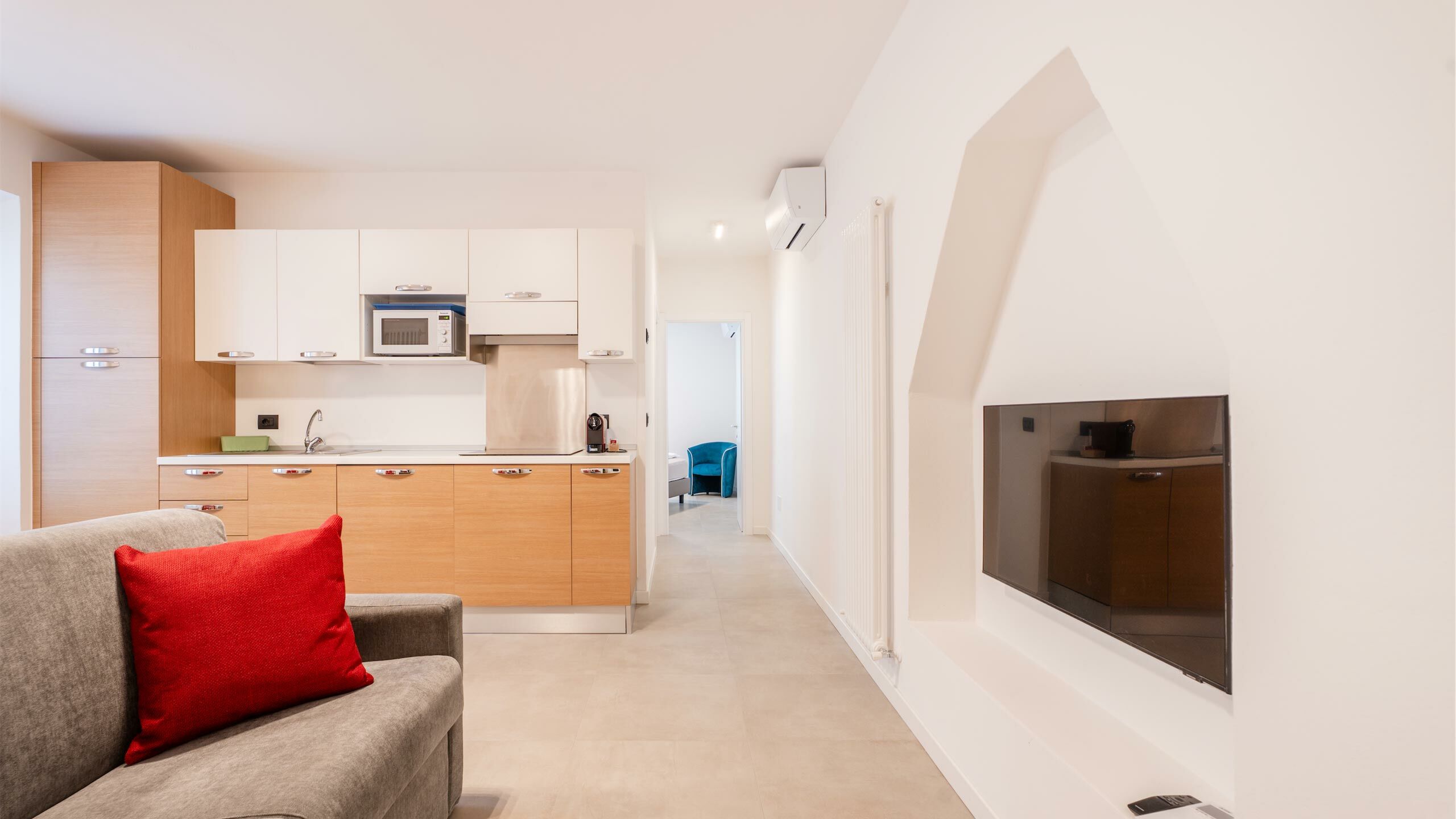 Superior three-room apartment  - Large and bright with a view