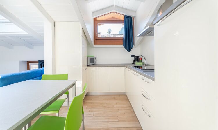 Zwei-Zimmer-Dachgeschosswohnung - Zwei-Zimmer-Dachgeschosswohnung