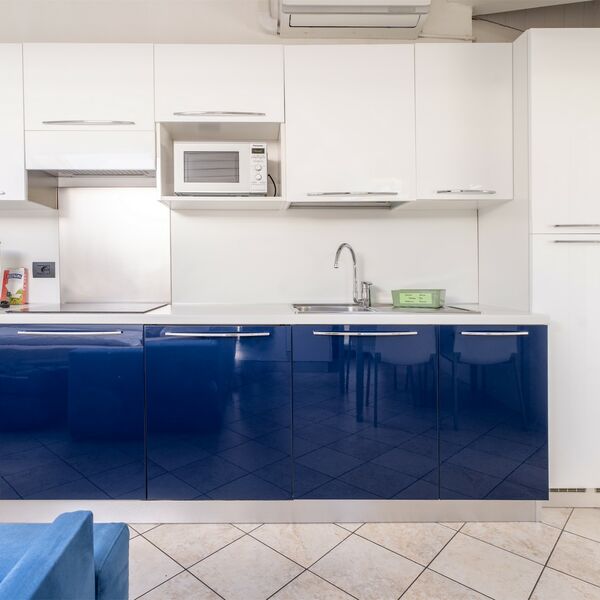 Zwei-Zimmer-Dachgeschosswohnung - Zwei-Zimmer-Dachgeschosswohnung