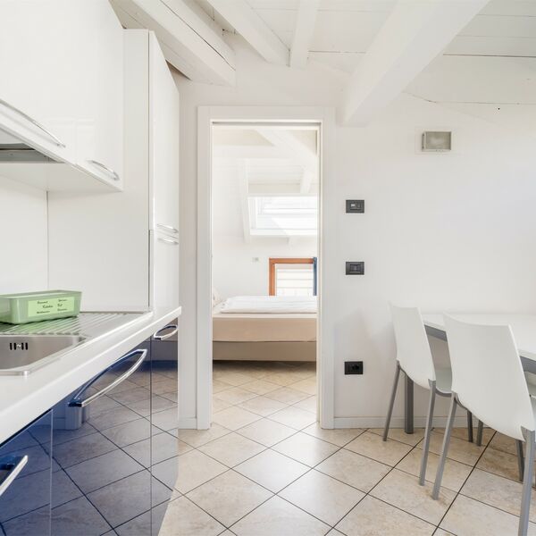 Zwei-Zimmer-Dachgeschosswohnung - Zwei-Zimmer-Dachgeschosswohnung