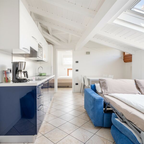 Zwei-Zimmer-Dachgeschosswohnung - Zwei-Zimmer-Dachgeschosswohnung