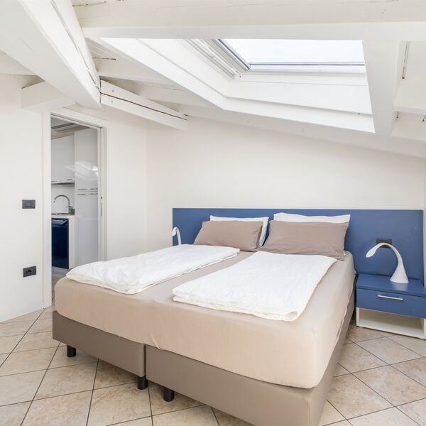 Zwei-Zimmer-Dachgeschosswohnung - Zwei-Zimmer-Dachgeschosswohnung