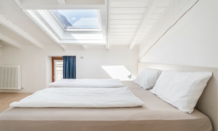Zwei-Zimmer-Dachgeschosswohnung - Zwei-Zimmer-Dachgeschosswohnung