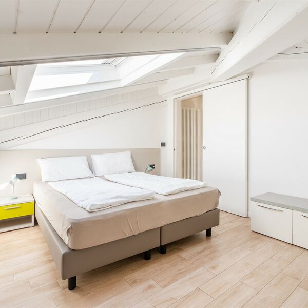 Zwei-Zimmer-Dachgeschosswohnung - Zwei-Zimmer-Dachgeschosswohnung